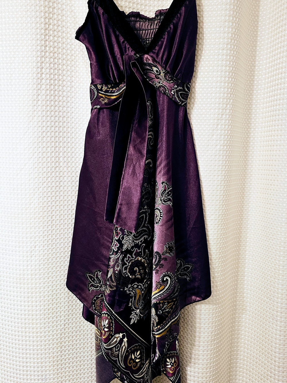 5/$50 Purple Paisley Satin V-Neck Women’s Dress